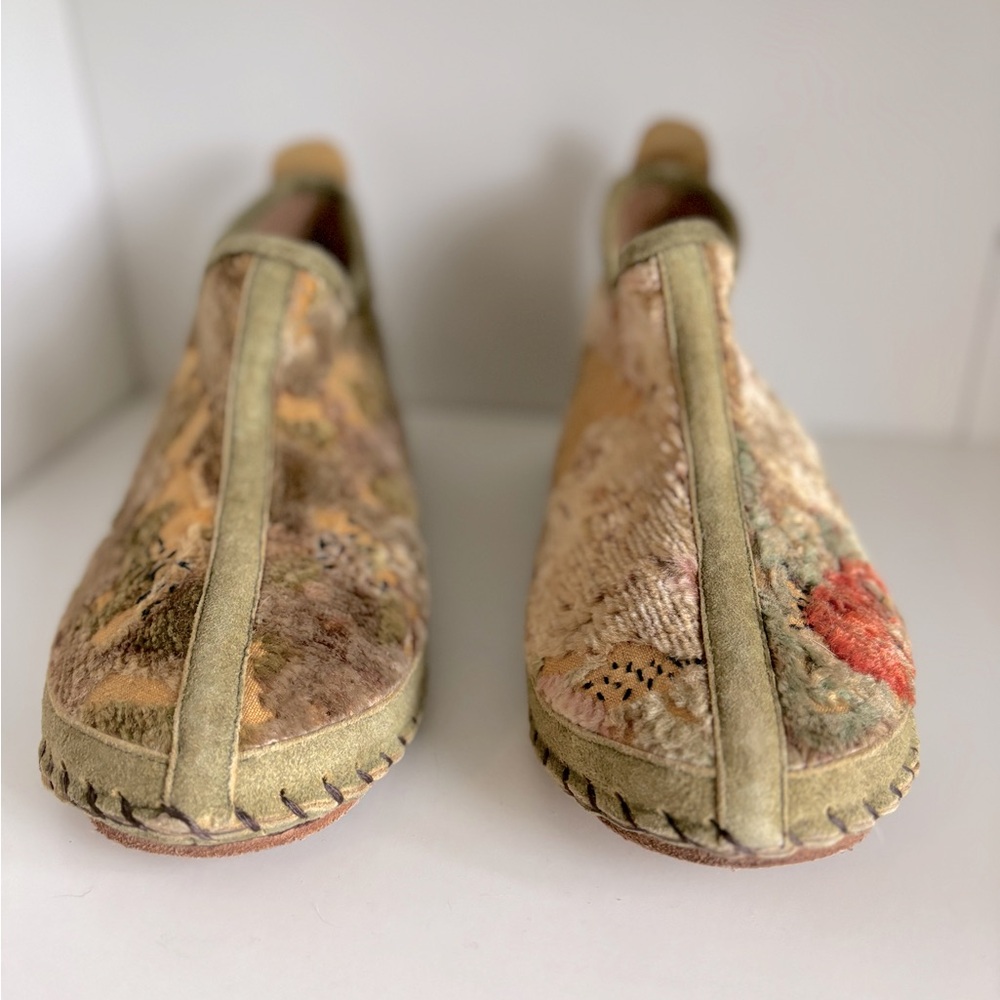 Magnolia Pearl Vintage Bootie Size 37 ❤️
‼️LIMITED RARE FIND‼️ - Picture 4 of 8